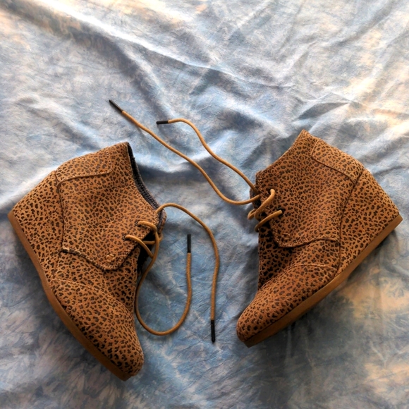 Toms Shoes - Toms cheetah print wedge heels 6.5